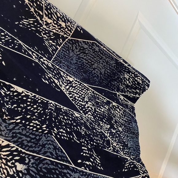 NEVER WORN! Navy and White Geometric Print Palazzo Pant - Picture 2 of 7